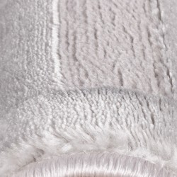 Strukturierter und gestreifter Wohnzimmerteppich, weicher Teppich im skandinavischen Bohème-Stil, silber