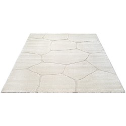 Modern krämfärgad matta med texturerad steneffekt och oregelbundna former