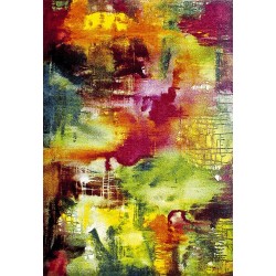 Modern, veelkleurig vloerkleed met een artistiek abstract patroon en een geschilderd effect.