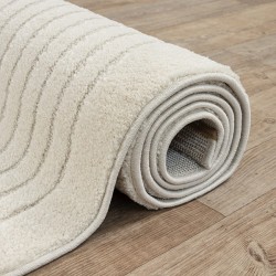 Minimalist kavisli desenli, 12 mm kalınlığında kadife dokulu modern halı, çağdaş oturma odası tasarımı.