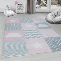 Alfombra de cuadros para habitación infantil con estampado de nubes y estrellas, gris, rosa y blanco.