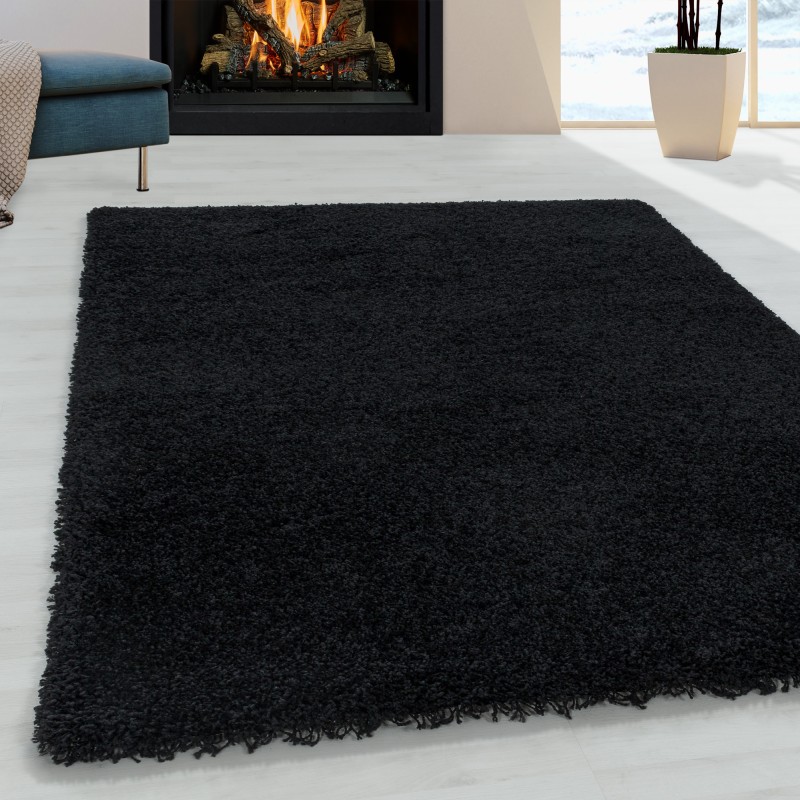 Alfombra de salón con diseño peludo, pelo suave, color negro monocromático